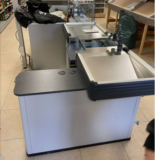 Caisse de sortie sans tapis roulant